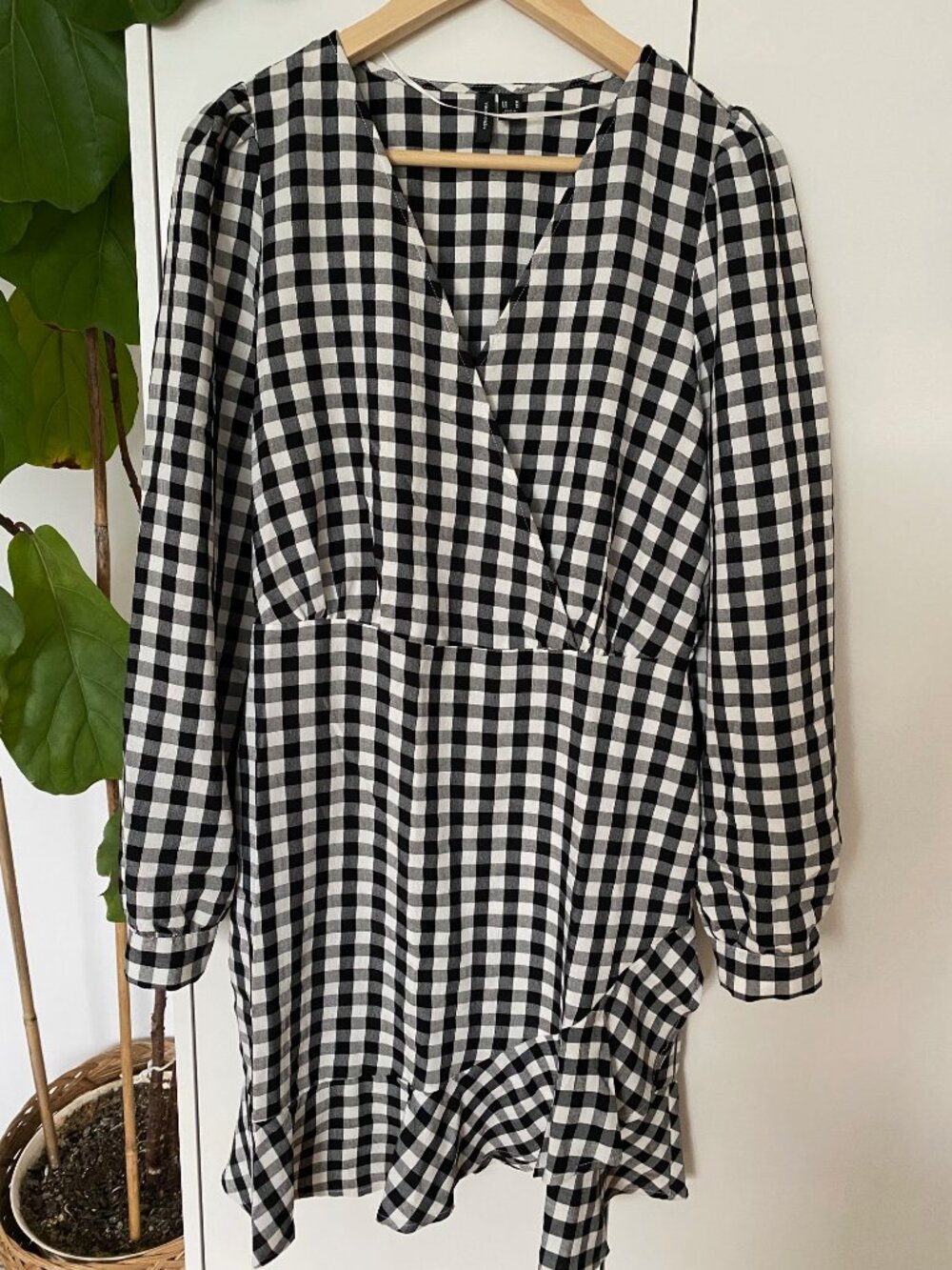 Vera Moda Black White Gingham Wrap Dress Women's Size M Long Sleeve Ruffle Hem